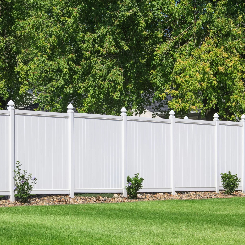 White vinyl privacy fence with decorative top and clean corners