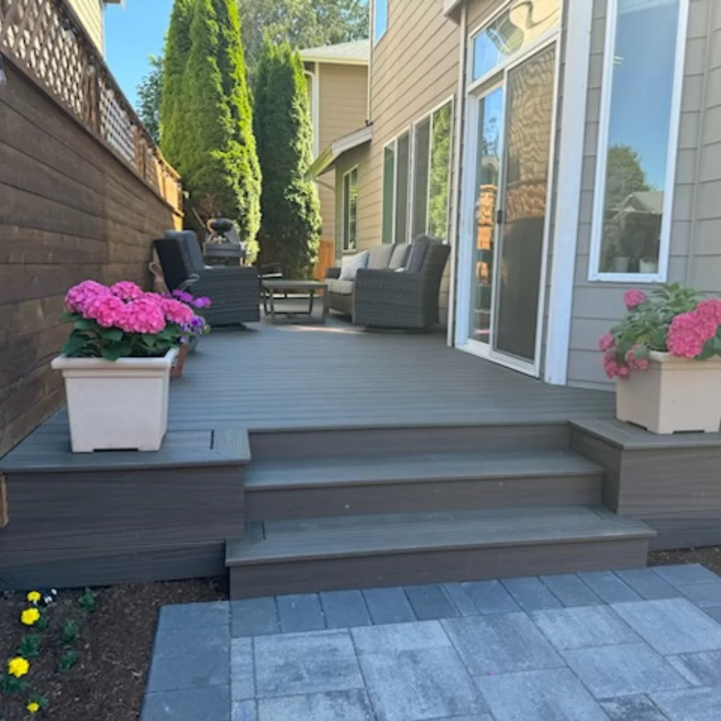 Compact Trex deck with dark boards and step entry – Bothell WA